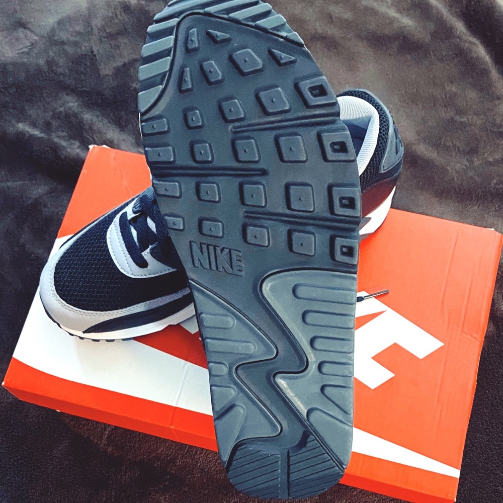 Air Max 90 Essential ‘Wolf Grey’ - Picture 2 of 6